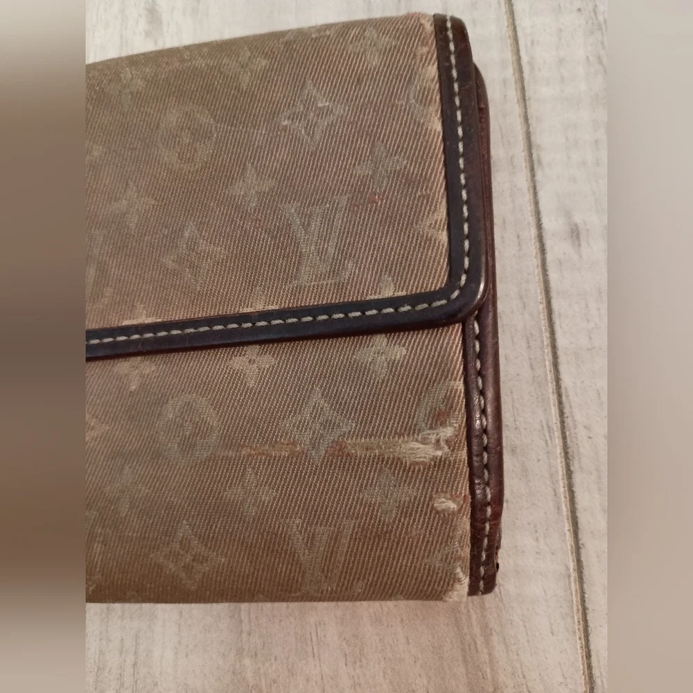 Louis Vuitton Monogram Mini Porte Feuille Sarah Long Bifold Wallet